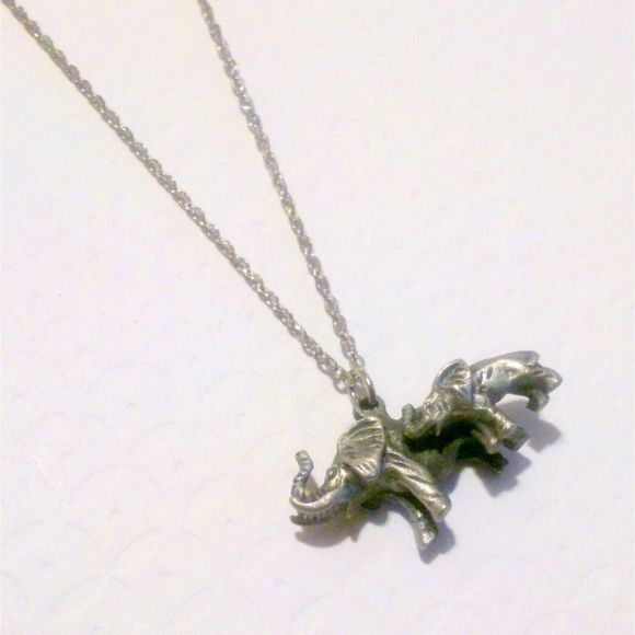 Silver Tone Mother and Baby Elephant Pendant Necklace * - Picture 1 of 4